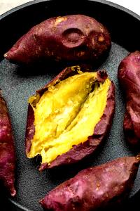 1 Cup Baked Sweetpotato (Peel Eaten, Fat Not Added in Cooking)