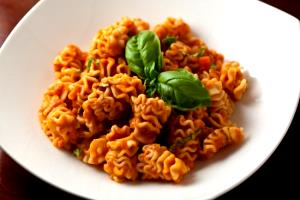 1 Cup Basil & Herb W/Radiatore Pasta, Pad