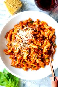 1 Cup Beef and Noodles with Tomato-Based Sauce (Mixture)
