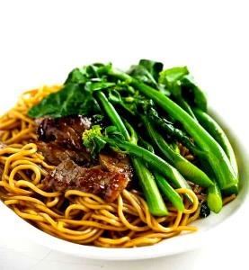 1 Cup Beef, Noodles and Vegetables (Including Carrots, Broccoli, and/or Dark-Green Leafy, Mixture)