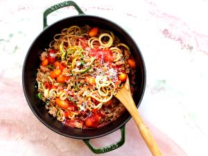 1 Cup Chicken or Turkey, Noodles and Vegetables in Tomato-Based Sauce (Mixture)