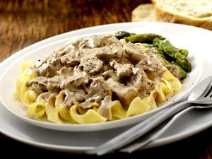 1 Cup Cooked Vegetarian Stroganoff (with Meat Substitute)