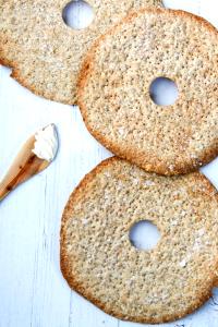 1 Cup Crushed Extra Crispy Wheat or Rye Crispbread