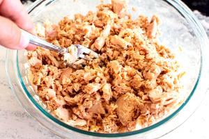 1 Cup Flaked Cooked Tuna