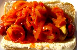 1 Cup Frankfurters or Hot Dogs with Tomato-Based Sauce (Mixture)