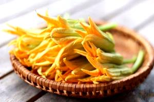 1 Cup Lily, Squash or Sesbania Flowers or Blossoms (Fat Not Added in Cooking)