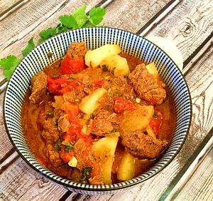 1 Cup Mexican Style Beef Stew with Chili Peppers (Carne Guisada Con Chile)
