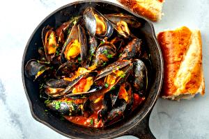 1 Cup Mussels with Tomato-Based Sauce (Mixture)