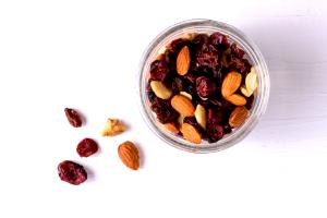 1 Cup Nut Mixture with Dried Fruit and Seeds