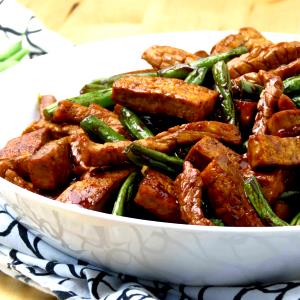 1 Cup Pork, Tofu and Vegetables in Soy-Based Sauce (Mixture)