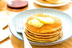 1 Cup, Poured From Box Pancakes (Includes Buttermilk, Dry Mix)
