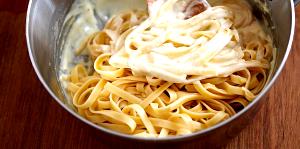 1 cup prepared (62 g) Fettuccini Alfredo