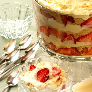 1 Cup Pudding with Fruit and Vanilla Wafers