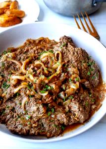 1 Cup Puerto Rican Style Beef Steak with Onions (Biftec Encebollado)