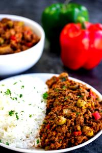 1 Cup Puerto Rican Style Stewed Seasoned Ground Beef (Picadillo Para Relleno)
