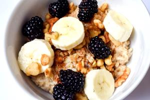 1 Cup Rolled Oats, Whole Wheat W/Walnuts & Fruit