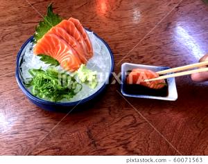 1 Cup Salmon Sashimi