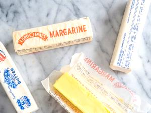 1 Cup Salted Margarine-Like Liquid Spread