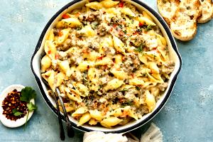 1 Cup Sausage and Noodles with Cream or White Sauce (Mixture)