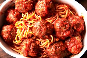 1 Cup Spaghetti with Tomato Sauce and Meatballs