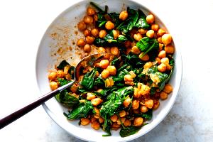 1 Cup Spinach and Chickpeas (Fat Added)