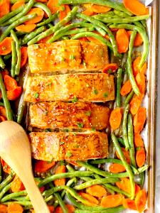 1 Cup Teriyaki Salmon With Vegetable Lomein & Green Beans