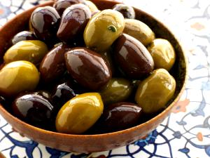 1 Cup Whole Greek Olives