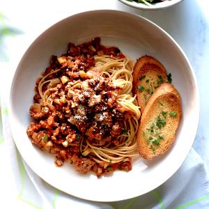 1 Cup Whole Wheat Spaghetti Noodles with Meat Sauce