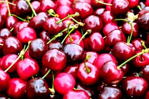 1 Cup, With Pits, Yields Sweet Cherries Juice Pack (Cooked or Canned)