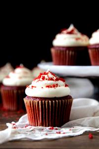 1 cupcake (125 g) Frosted Red Velvet Cupcake