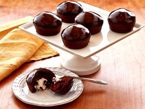 1 cupcake (50 g) Heavenly Creme Filled Cupcakes