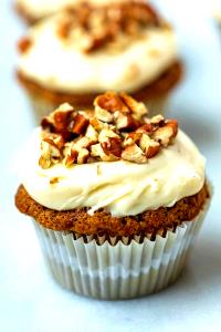 1 Cupcake Carrot Cake with Icing