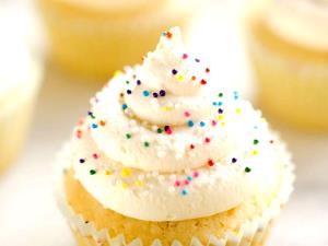 1 cupcakes (46 g) Birthday Cupcakes