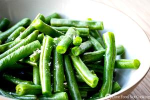 1 Cut Piece Cooked Green String Beans (from Fresh, Fat Not Added in Cooking)