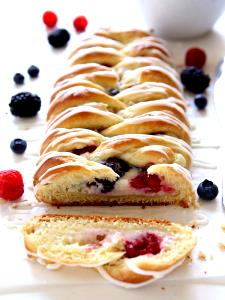 1 danish (113 g) Berry & Cheese Danish