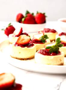 1 dessert Mini Strawberry Cheesecake
