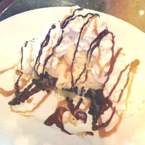 1 dessert Ooey-Gooey-Chewy Sundae