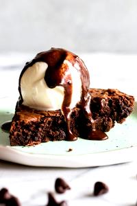 1 Dessert Walnut Brownie A La Mode
