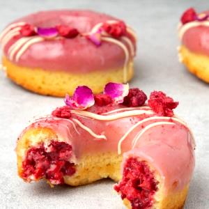 1 donut (82 g) Reduced Fat Raspberry Fudge Donut