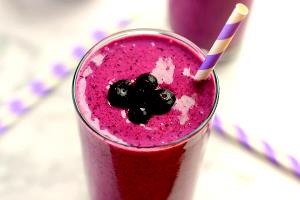 1 drink (20 oz) Blueberry Blast Premium Fruit Smoothie (Medium)