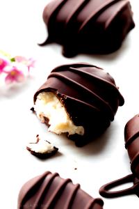 1 Egg (8 Oz) Chocolate Covered Fondant