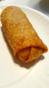 1 egg roll & sauce (97 g) Chicken Egg Rolls with Sauce