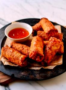 1 egg roll with sauce (88 g) Vegetable Egg Rolls