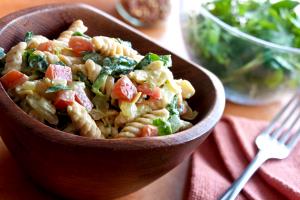 1 Entree Frozen Entrée, Spinach Artichoke Pasta