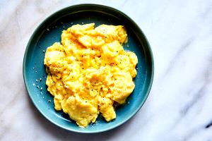 1 Extra Large Egg Omelet or Scrambled Egg with Chicken
