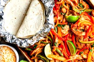 1 fajita (840 g) Chicken Fajita with Mixed Tortillas