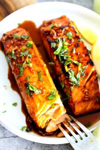 1 filet (113 g) Honey Sriracha Salmon