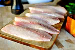 1 fillet (112 g) Cracked Peppercorn Tilapia (No Sauce)