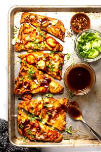 1 flatbread (131 g) Smokehouse Chicken Flatbread