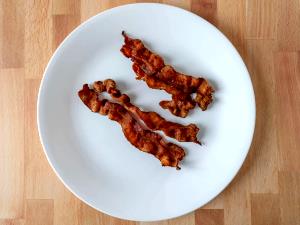 1 fried slice (15 g) Bacon